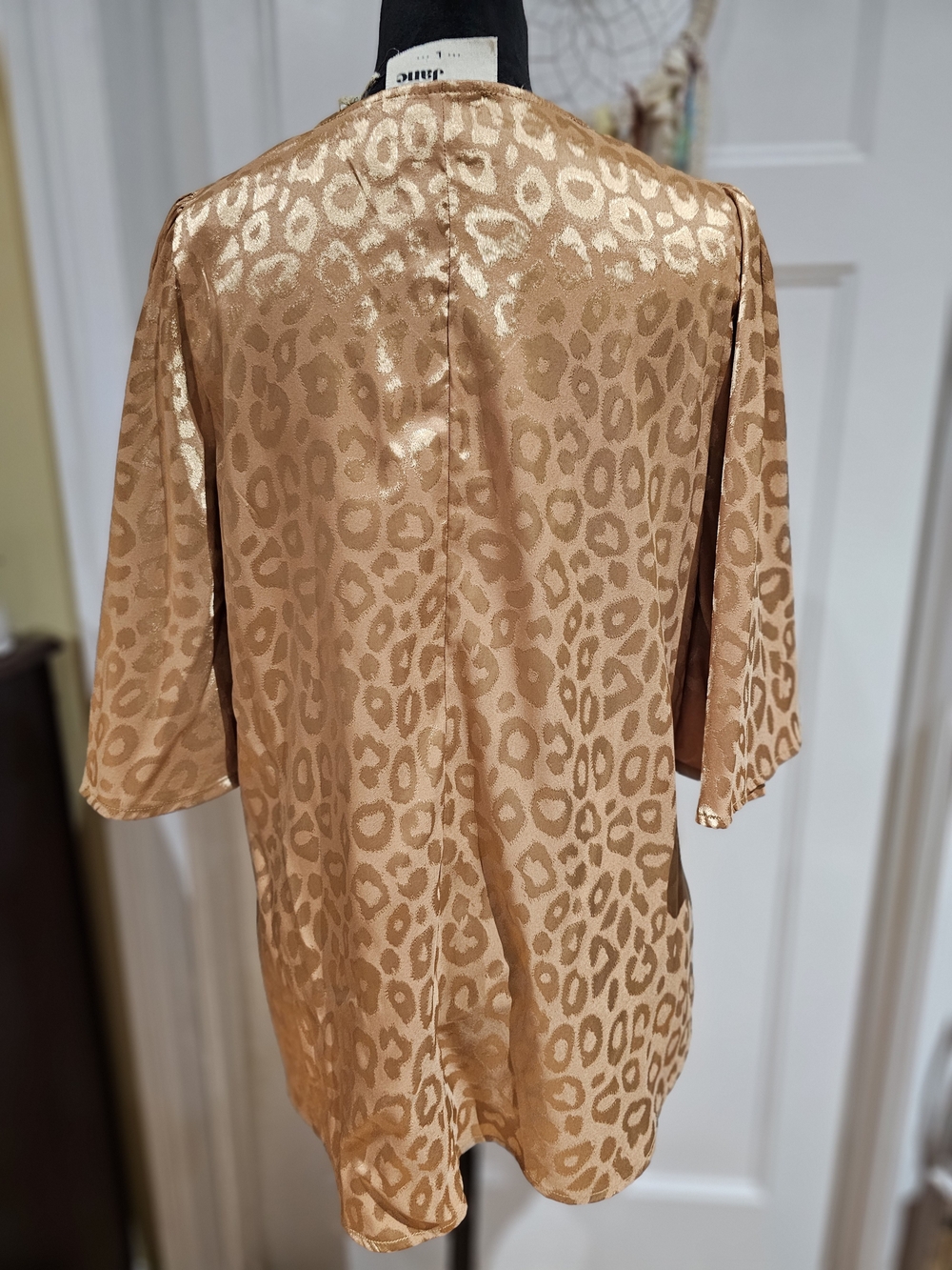 Savanna Jane Metallic Copper Leopard V-Neck Top - Gold - Picture 4 of 9